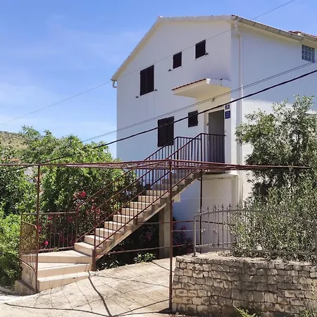 2 Bedroom In Okrug Gornji Apartman Trogir