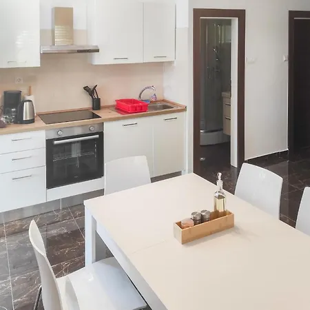 2 Bedroom In Okrug Gornji * Trogir