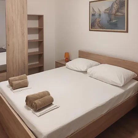 Apartman 2 Bedroom In Okrug Gornji Trogir