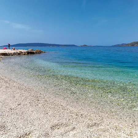 2 Bedroom In Okrug Gornji Apartamento Trogir